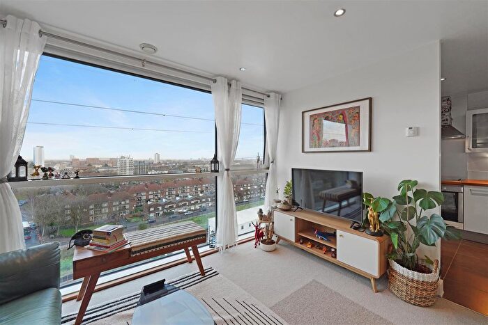 2 Bedroom Flat To Rent In Oceanis Apartments, Royal Victoria Dock, E16