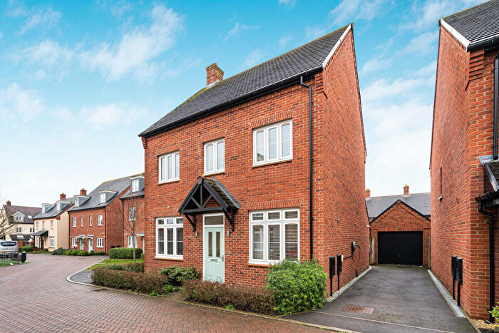 4 Bedroom Detached House For Sale In Simpson Drive, Heyford Park, OX25