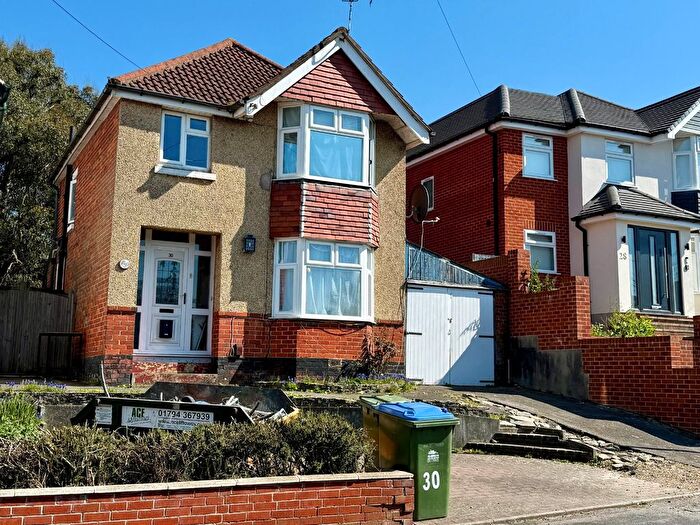 3 Bedroom Detached House To Rent In Woodmill Lane, Southampton, Hampshire, SO18