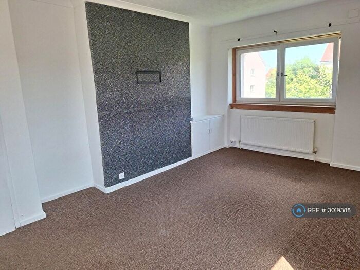 3 Bedroom Flat To Rent In Corlaich Avenue Toryglen, Glasgow, G42