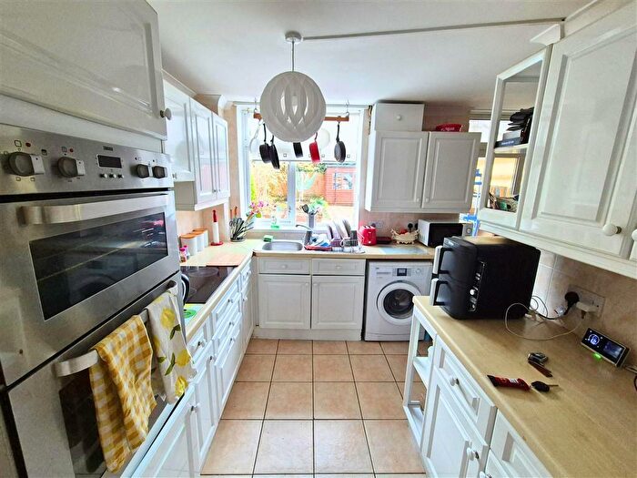 3 Bedroom End Of Terrace House For Sale In Hopyard Close, Leominster, HR6
