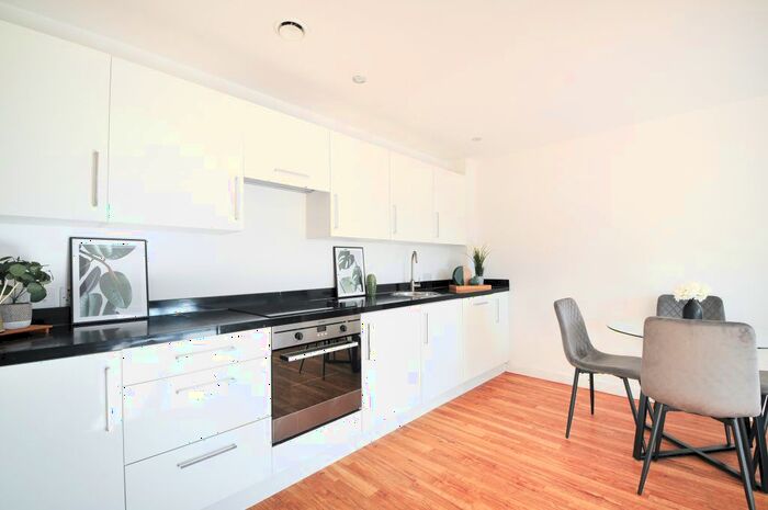 2 Bedroom Flat For Sale In Elmira Way, Salford, M5