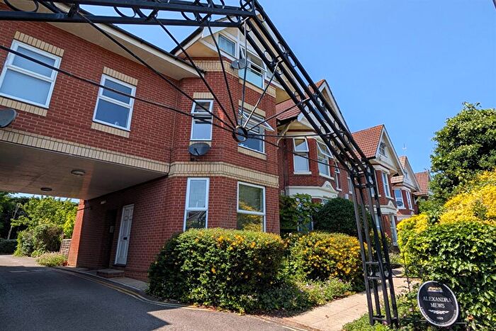 1 Bedroom Flat To Rent In Alexandra Mews, SO15