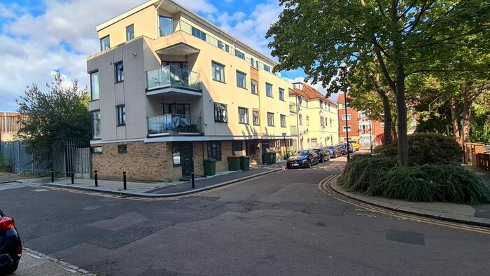 4 Bedroom Flat To Rent In Claremont Close, London, E16