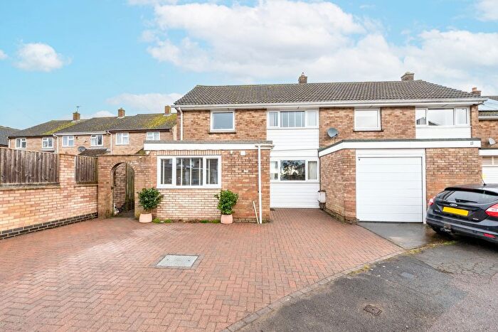3 Bedroom End Of Terrace House For Sale In Hill View, Carterton, Oxfordshire, OX18