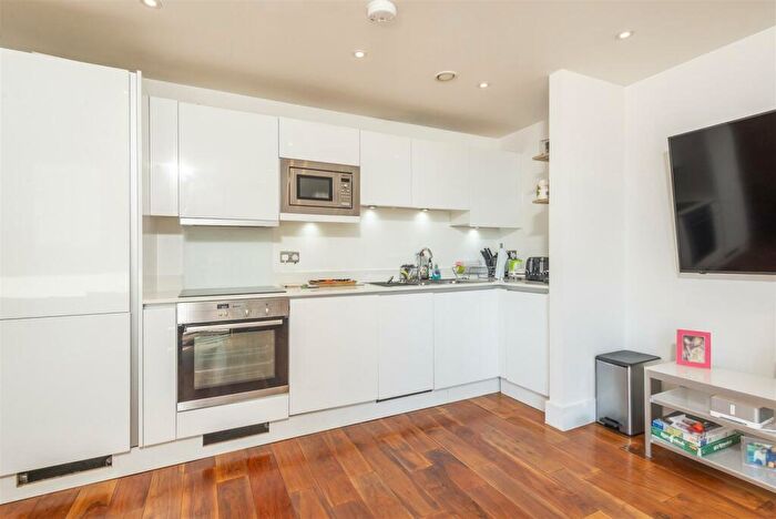 2 Bedroom Flat For Sale In Flower Lane, Mill Hill, London, NW7
