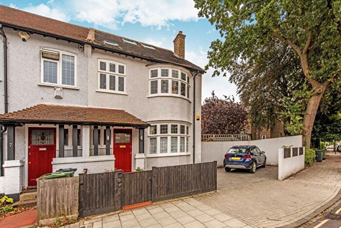 4 Bedroom End Of Terrace House To Rent In West Road, Clapham, SW4