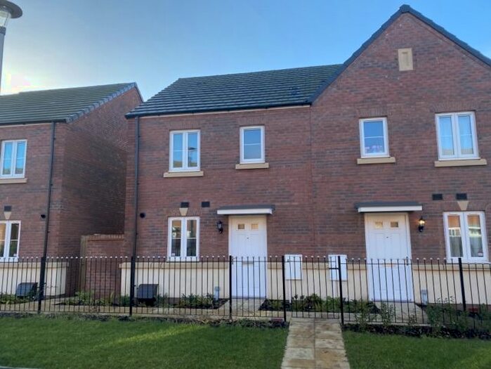 3 Bedroom Semi-Detached House To Rent In Rhodfa Delme, Stradey, SA15