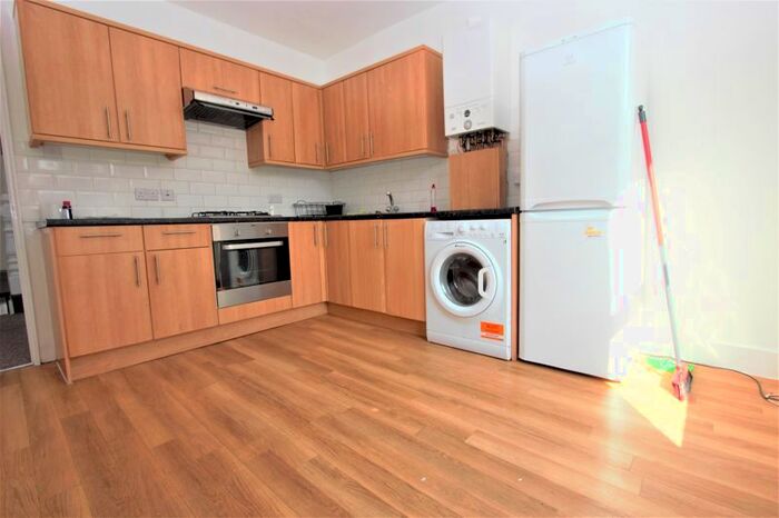 2 Bedroom Flat To Rent In Whymark Avenue, London, N22