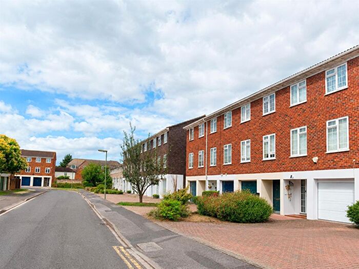 4 Bedroom End Of Terrace House To Rent In Riversdell Close, Chertsey, KT16