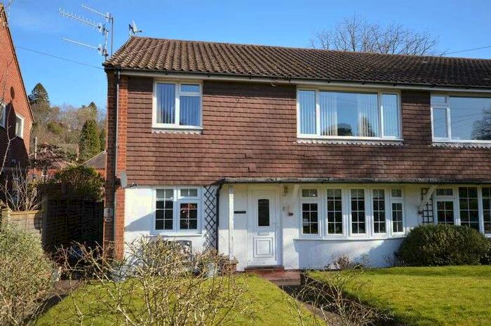 2 Bedroom Property To Rent In Lion Lane, Haslemere, GU27