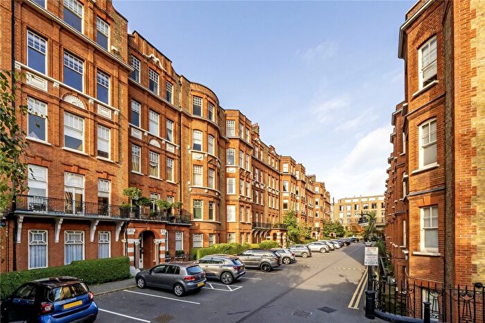 4 Bedroom Flat To Rent In Wynnstay Gardens, London, W8