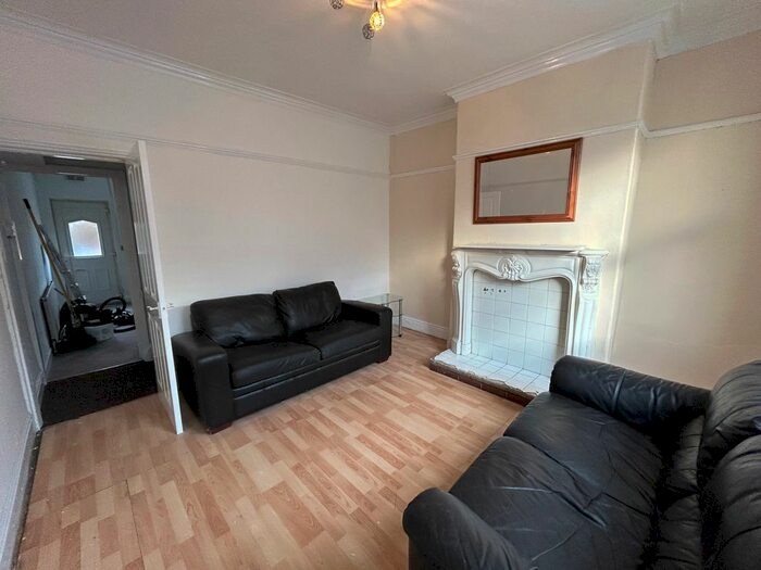 2 Bedroom Terraced House To Rent In Henley Grove Rd, Henley, S61