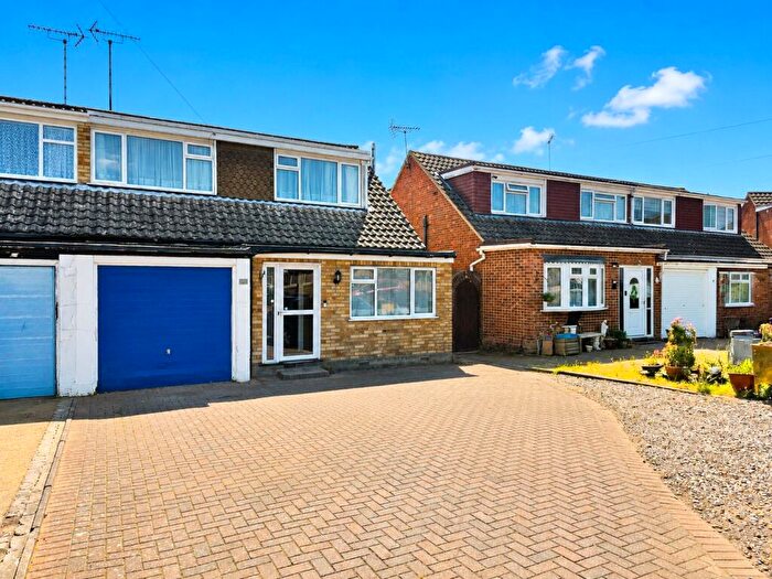 3 Bedroom Semi-Detached House To Rent In The Crest, Leigh-on-Sea, Essex, SS9