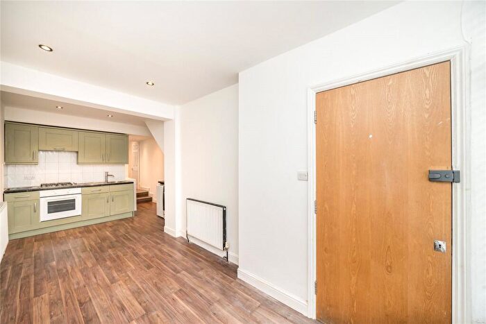 1 Bedroom Flat To Rent In Coborn Road, Bow, London, E3