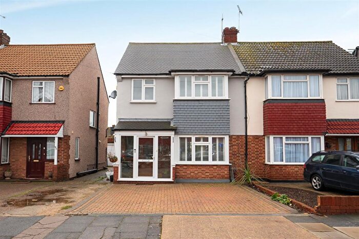 3 Bedroom Semi Detached House For Sale In Blossom Way, West Drayton, UB7