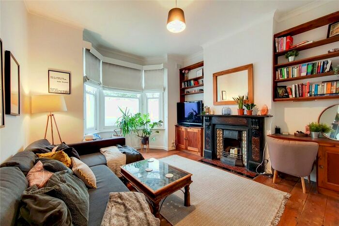1 Bedroom Flat To Rent In Sugden Road, Clapham Common, SW11