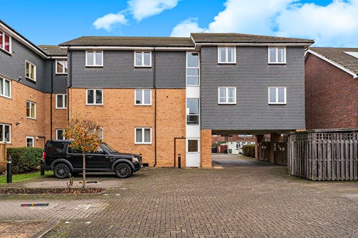 1 Bedroom Flat To Rent In Bowes Road, Staines, TW18