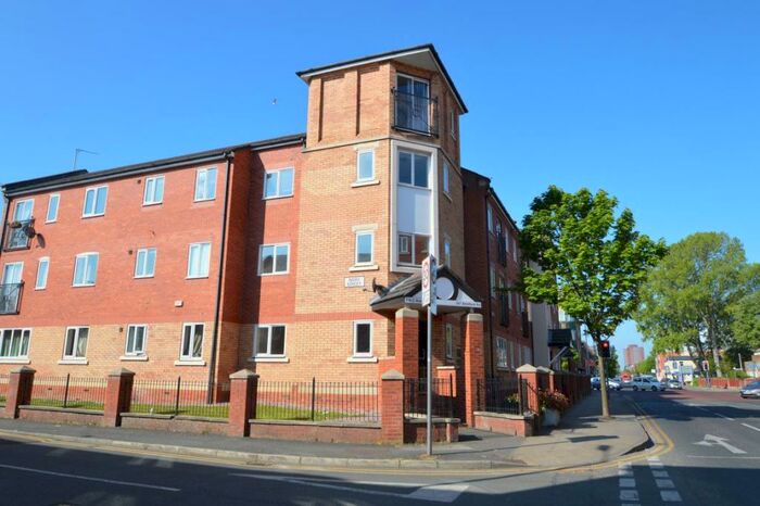 2 Bedroom Flat To Rent In Stretford Road, Manchester, M15