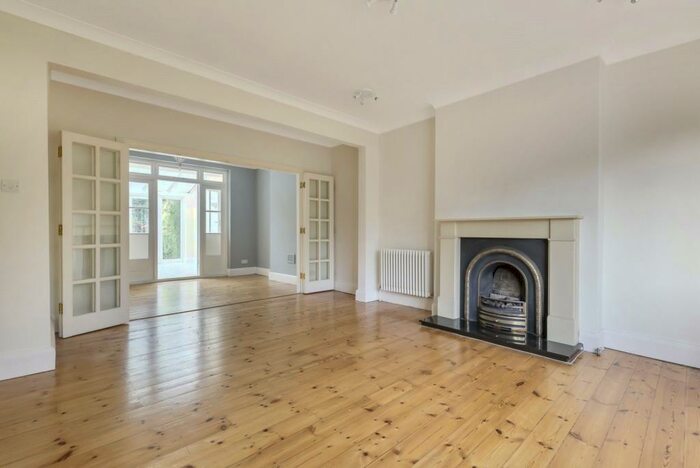 5 Bedroom Semi-Detached House To Rent In Fernhill Gardens, Kingston Upon Thames, KT2