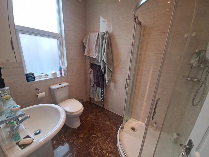 10 Bedroom House To Rent In Headingley Avenue, Leeds, LS6
