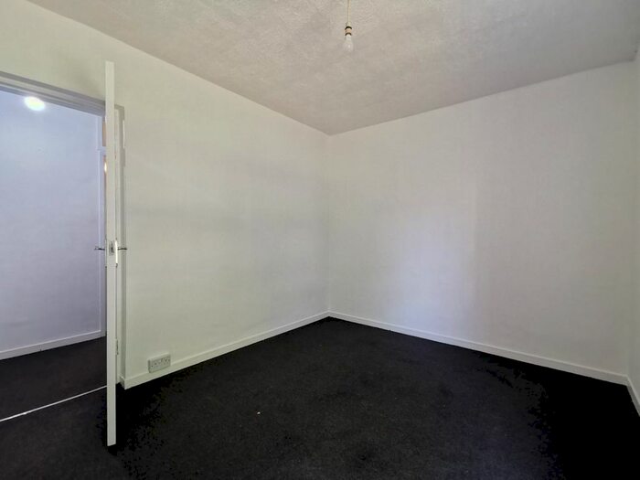 2 Bedroom Flat To Rent In Carnie Gardens, Ashgrove, Aberdeen, AB25