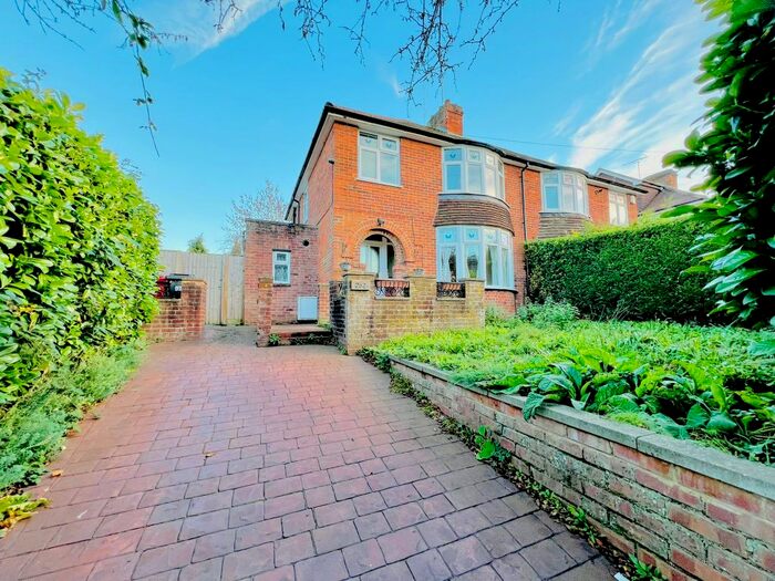 3 Bedroom Semi-Detached House To Rent In Kentwood Hill, Reading, RG31