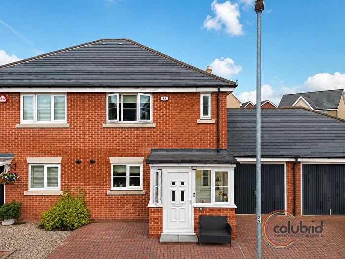 3 Bedroom Semi-Detached House For Sale In School Avenue, Basildon, SS15