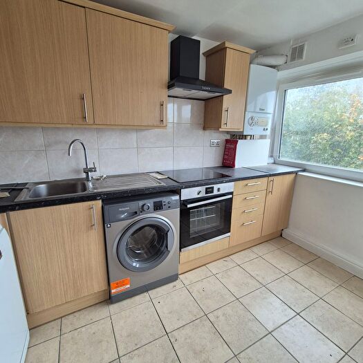 1 Bedroom Flat To Rent In Maple Close, London, N16