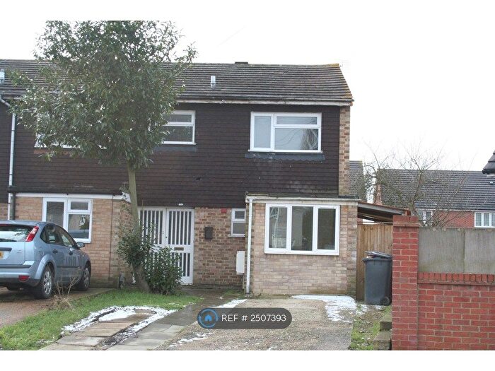 4 Bedroom Flat To Rent In Salford Close, Reading, RG2