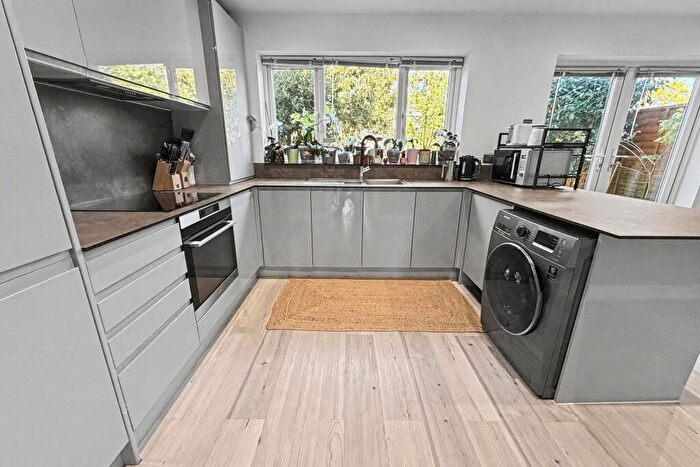 3 Bedroom Terraced House For Sale In Northmoor, BH20 - Photo 3
