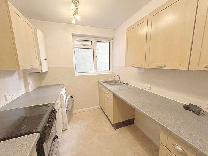 1 Bedroom Flat To Rent In Warwick Court, Birkbeck Road, Mill Hill, London, NW7