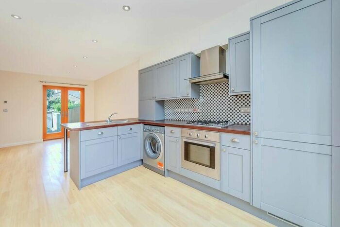 3 Bedroom Semi-Detached House To Rent In Greyswood Street, London, SW16