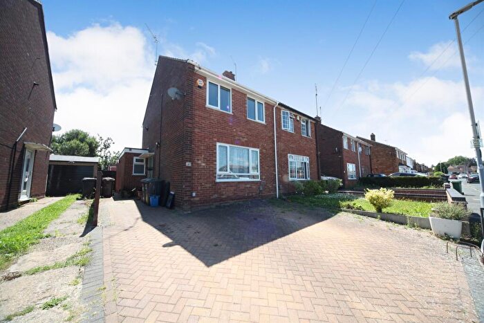 2 Bedroom Semi-Detached House For Sale In Macaulay Road, Luton, LU4