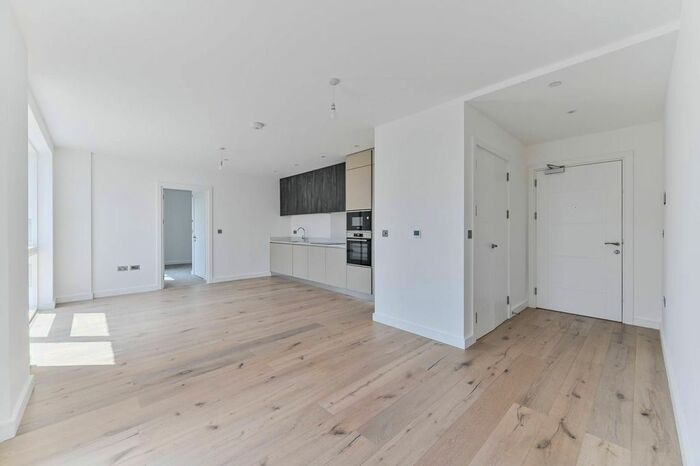 2 Bedroom Flat To Rent In Boulevard Point, Croydon, CR0