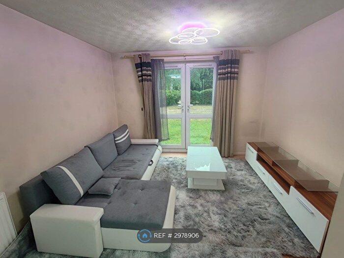 2 Bedroom Flat To Rent In Victoria Chase, Colchester, CO1