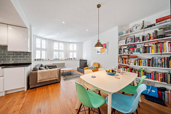 2 Bedroom Flat For Sale In Milton Avenue, Highgate, London, N6