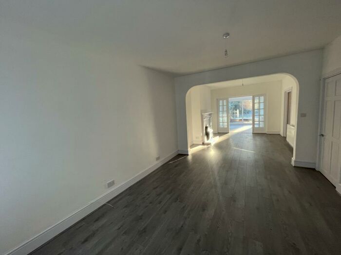 3 Bedroom Semi-Detached House To Rent In Highfield Road, Hall Green, Birmingham, B28