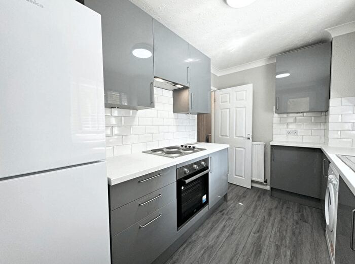 2 Bedroom Flat To Rent In Beech House Road, CR0