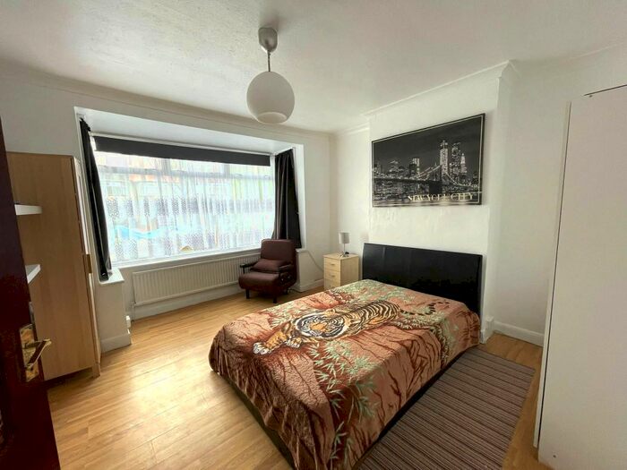 1 Bedroom Flat To Rent In Upper Town Road, Greenford, UB6