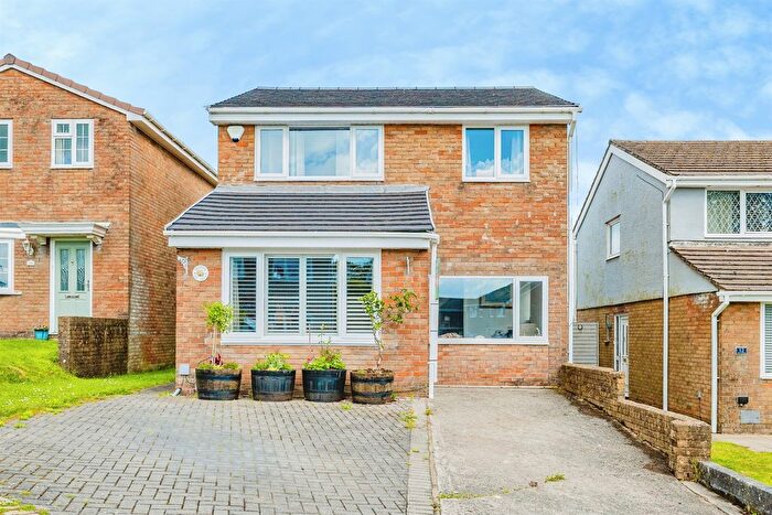 4 Bedroom Detached House For Sale In The Chase, Brackla, Bridgend, CF31