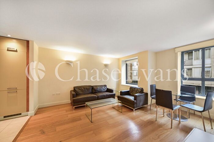 2 Bedroom Flat To Rent In Gifford Street, King's Cross, London, N1