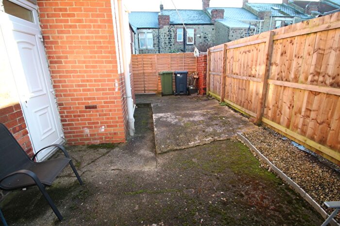 2 Bedroom Flat For Sale In Iona Road, Deckham, Gateshead, NE10