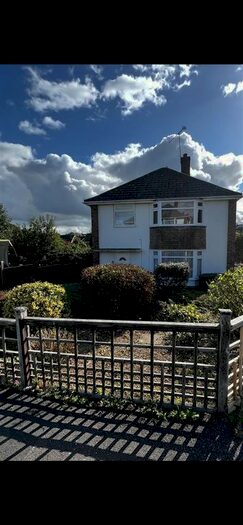 3 Bedroom Property To Rent In Uffington Close, Tilehurst, Reading, RG31