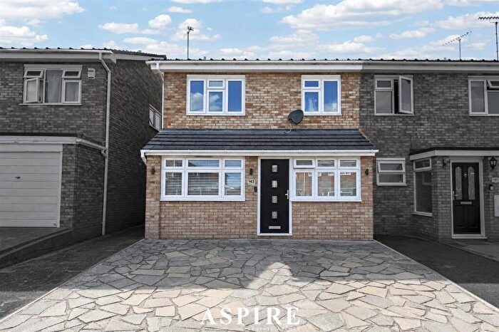 4 Bedroom Semi-Detached House For Sale In Steeplefield, Leigh-On-Sea, SS9