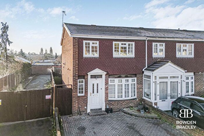 3 Bedroom End Of Terrace House For Sale In Marston Road, Ilford, IG5