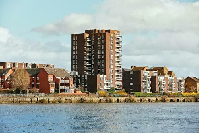 2 Bedroom Flat For Sale In Holyport Road, London, SW6