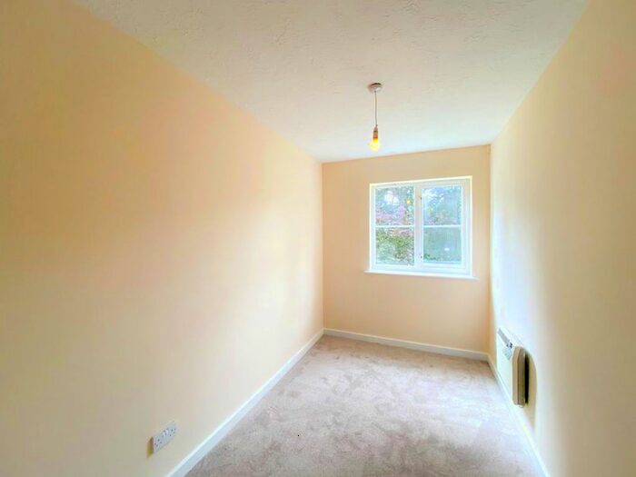 2 Bedroom Flat For Sale In Gisburne Way, Watford, WD24