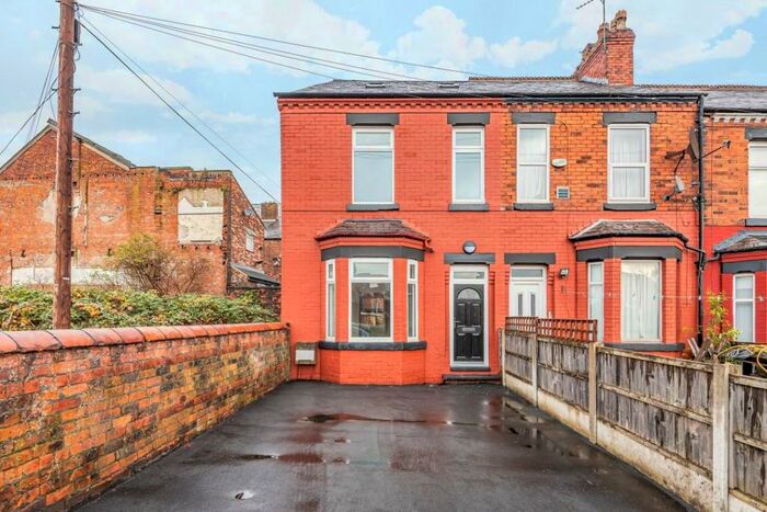 3 Bedroom Semi-Detached House To Rent In Calvert Street, Salford, M5
