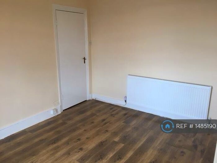 2 Bedroom Flat To Rent In Hornsey Park Road, London, N8